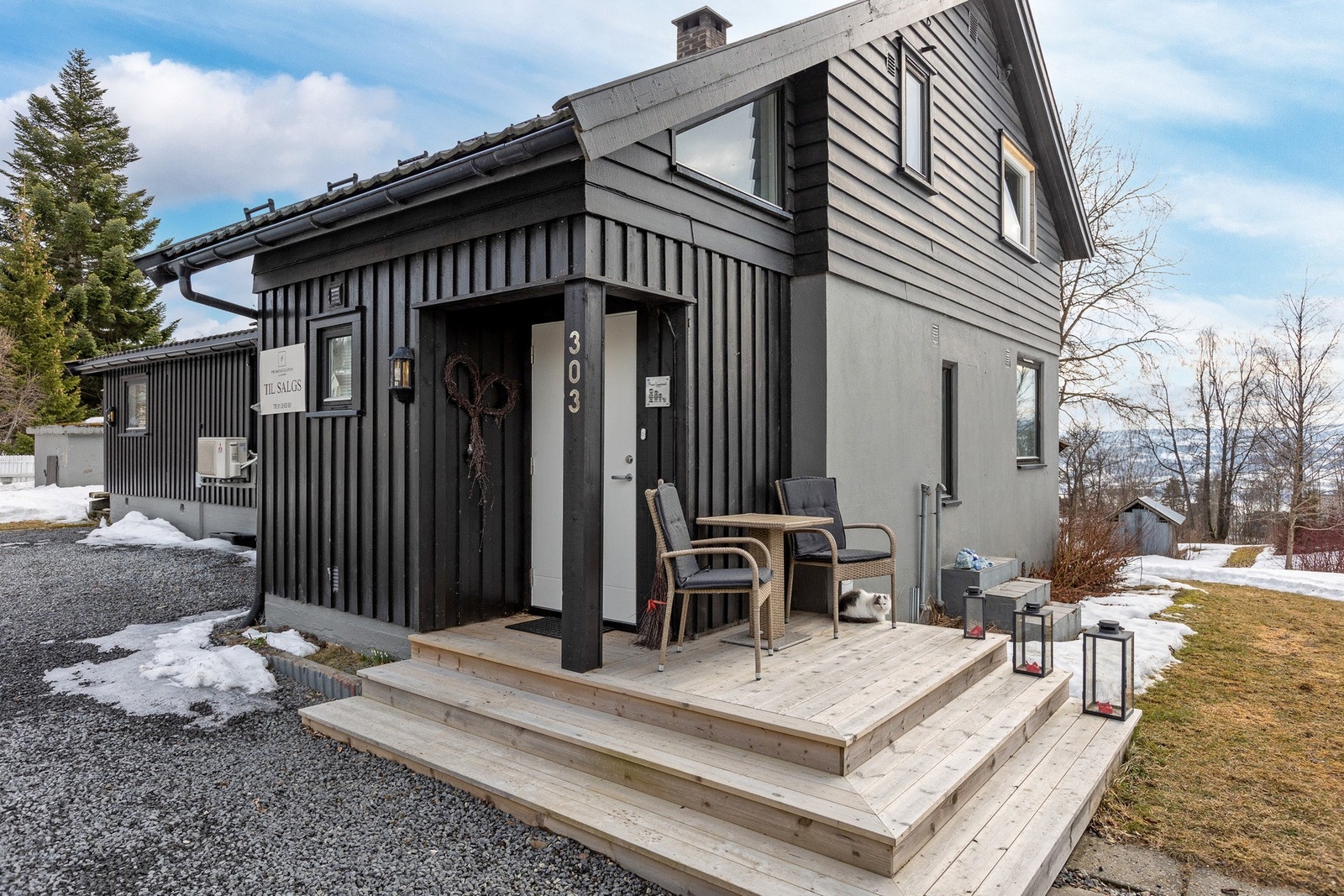 Nyere trappe inngang, her kan morgensolen nytes Galleribilde