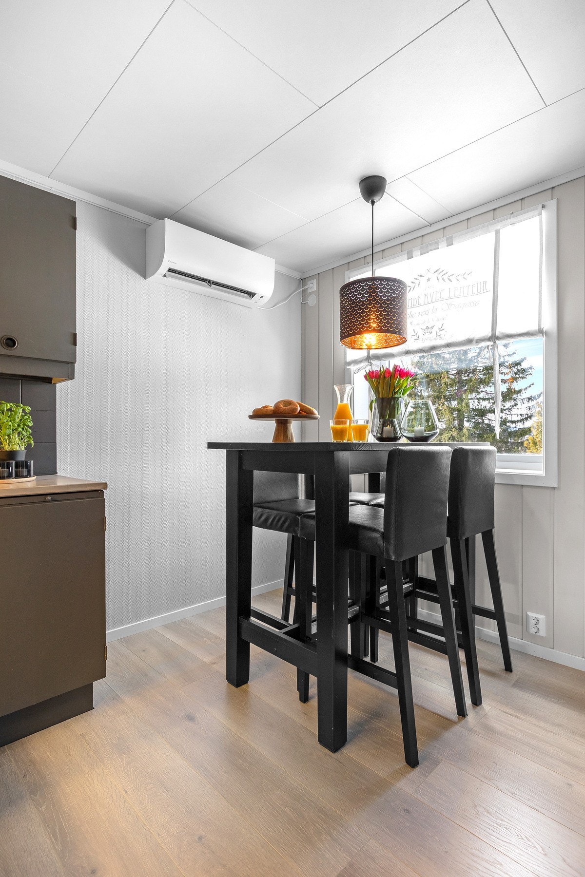 Her er det plass til spisebord og stoler Galleribilde