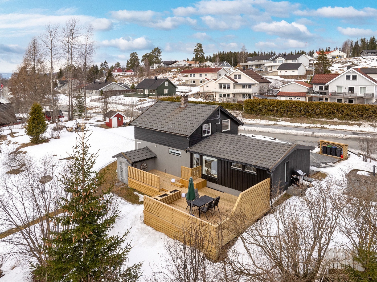 En meget fin og barnevennlig beliggenhet rett nedenfor Ulvehagan. Galleribilde