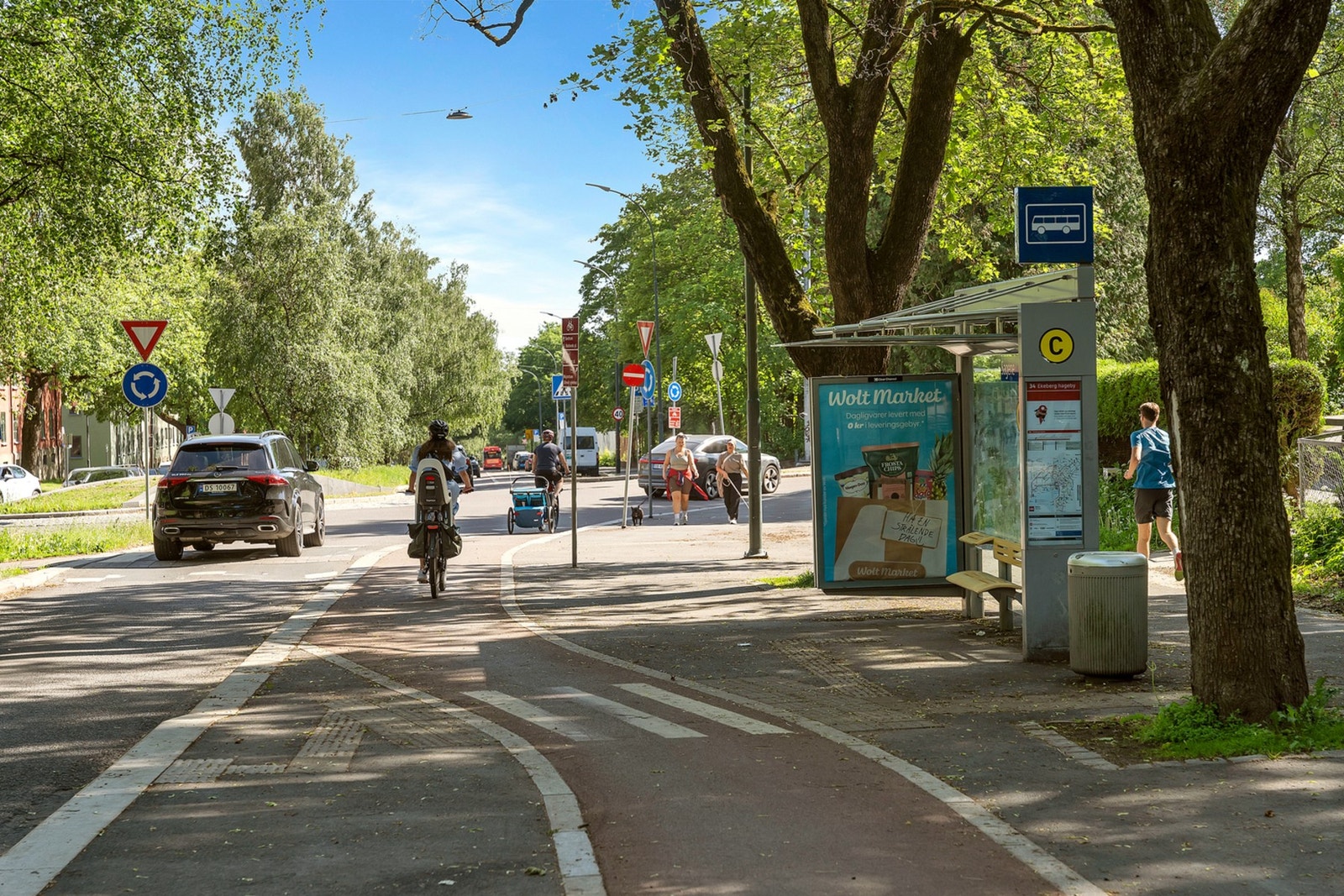 Flere bussholdeplasser med hyppige avganger innenfor gangavstand. Galleribilde