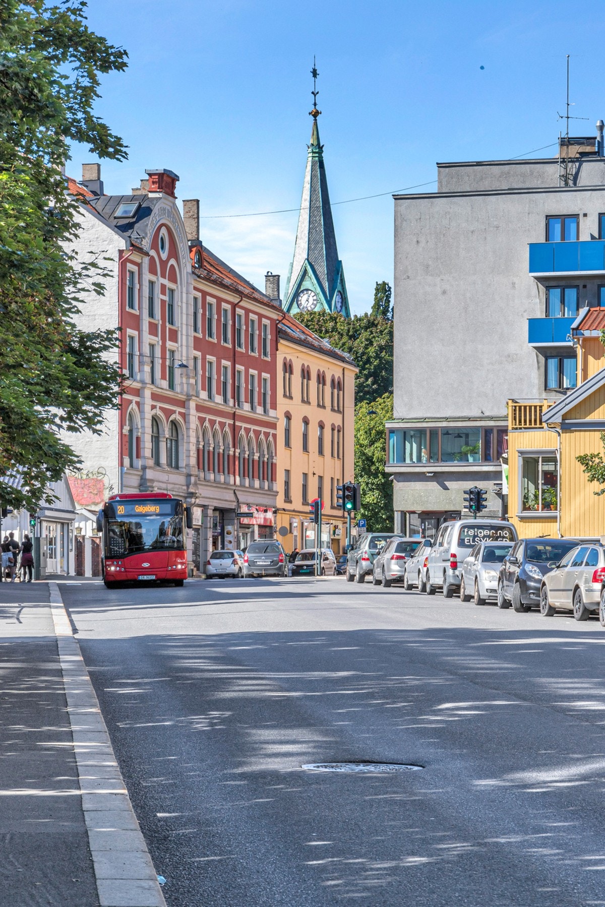 Nærområdet er en fin miks av urbant liv kombinert med frodige grøntarealer og ikke minst vakre Akerselva med turstier langs vannet. Galleribilde