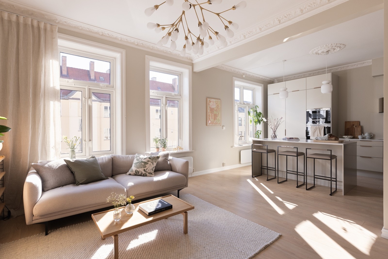 Cecilie Elliott Jørstad i Privatmegleren ønsker velkommen til visning! Galleribilde