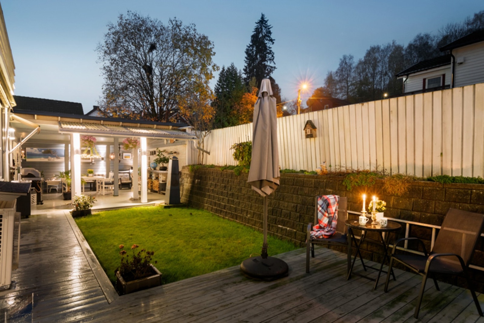 Med både platting og plen kan både store og små kose seg Galleribilde