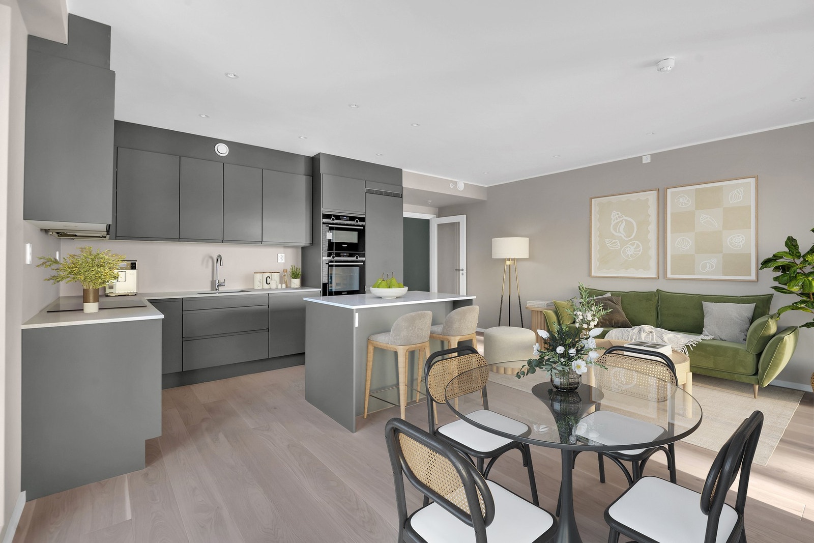 Leilighet G-204 er en moderne 3-roms i 2. etasje i bygg G, med utsikt mot et planlagt grønt fellesområde. På ca. 74 kvm tilbyr den en harmonisk atmosfære og moderne komfort. Galleribilde