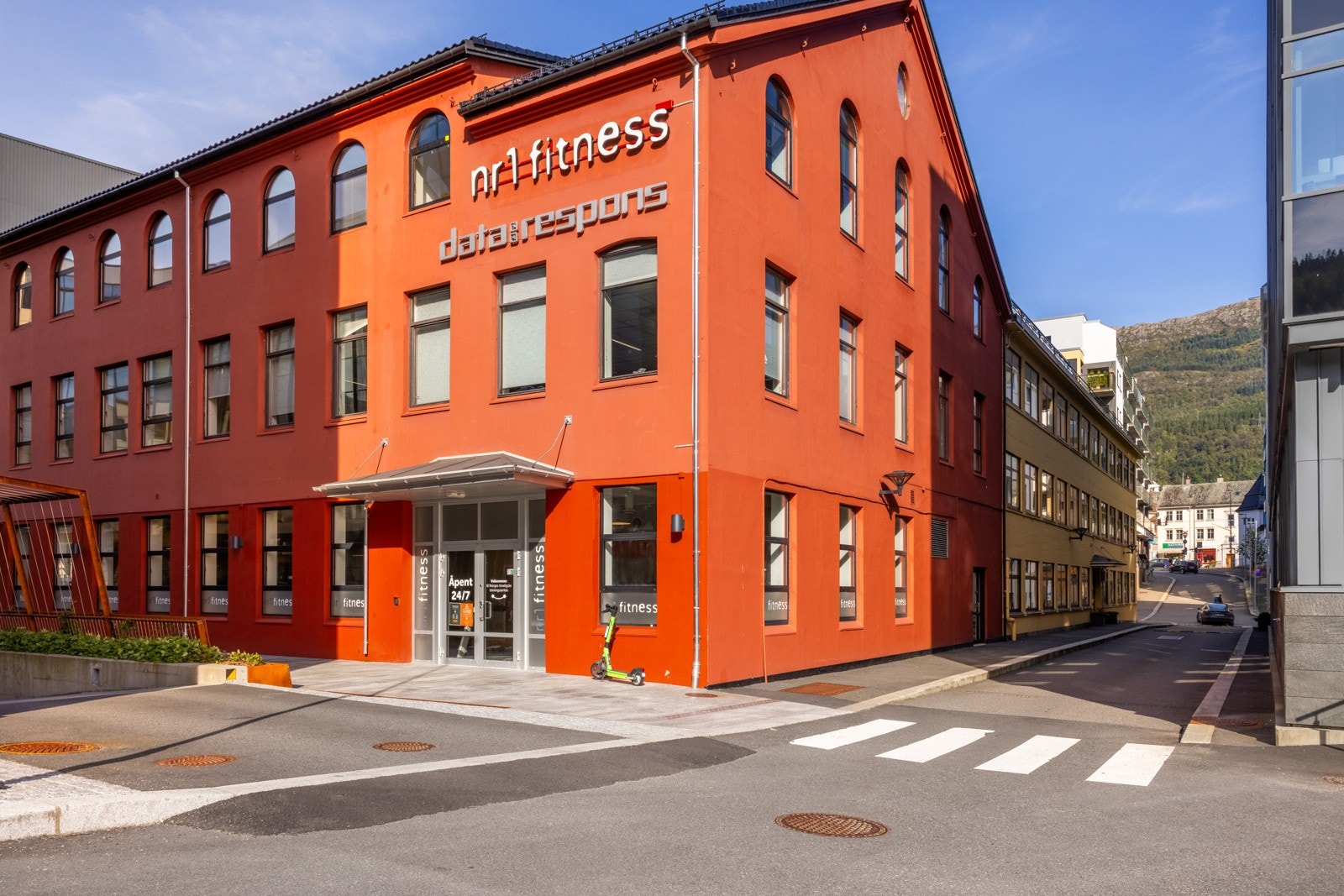 Nr.1 Fitness på Kronstad ligger 2 minutts gange unna leiligheten. Galleribilde