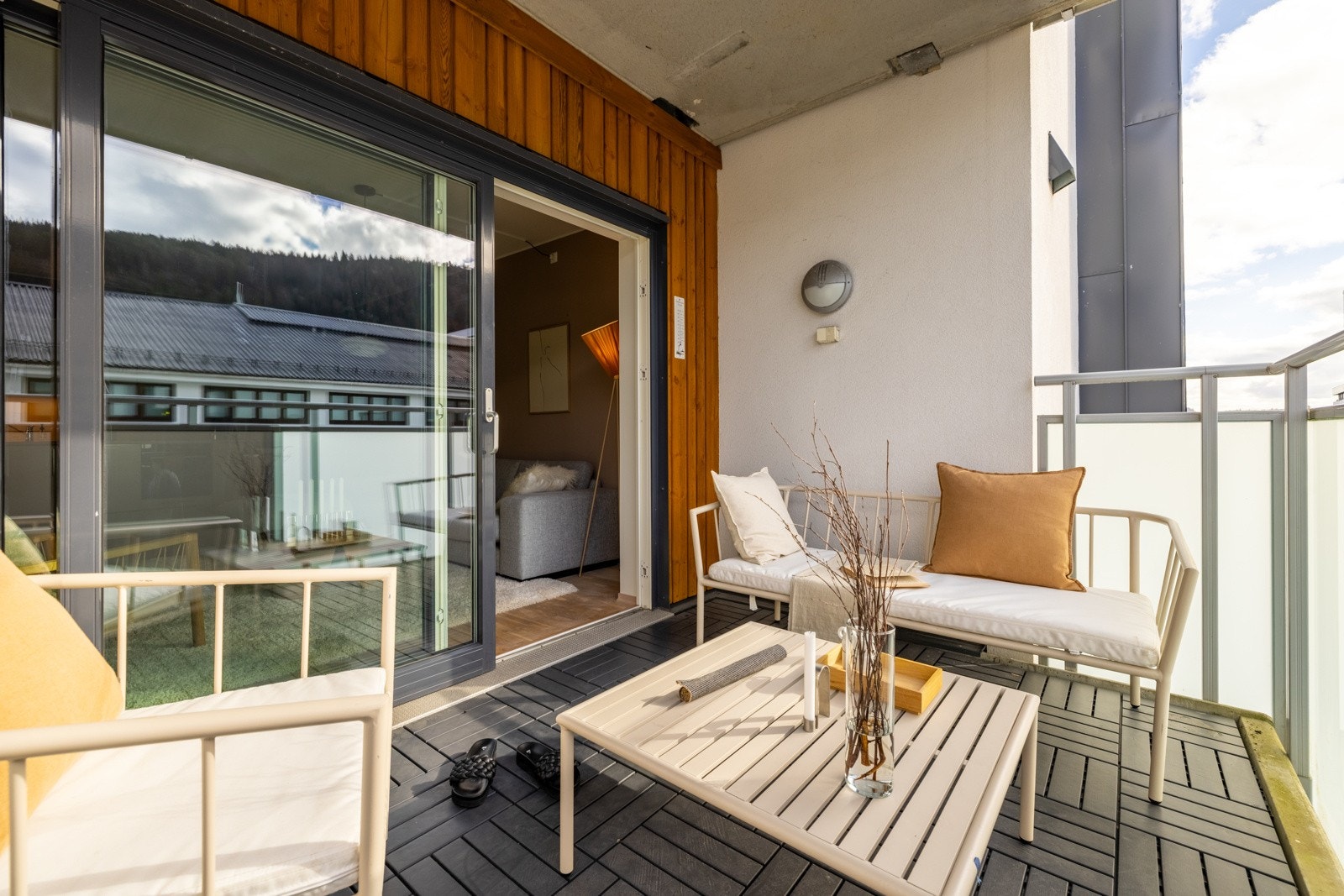 God plass til å innrede med utemøbler og grill. Galleribilde
