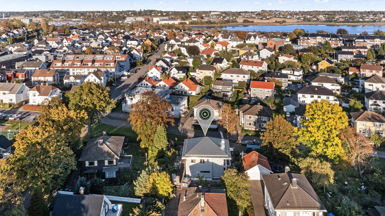 Nærområde byr også på fine tur- og rekreasjonsområder med blant annet Gunnarsbøparken - et herlig parkanlegg for både to- og firbeinte. Galleribilde