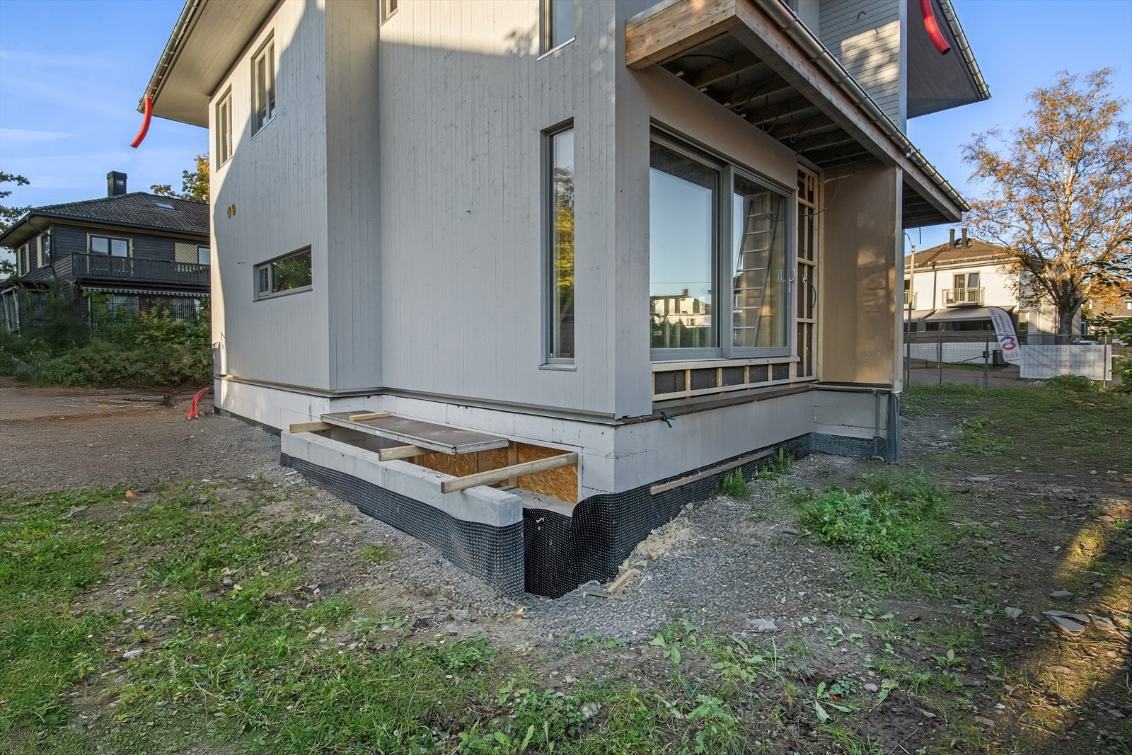 Hver av seksjonseierne har enerett til å bruke hage som naturlig tilfaller seksjonen. Se kartutsnitt første side bak i salgsoppgaven. Galleribilde
