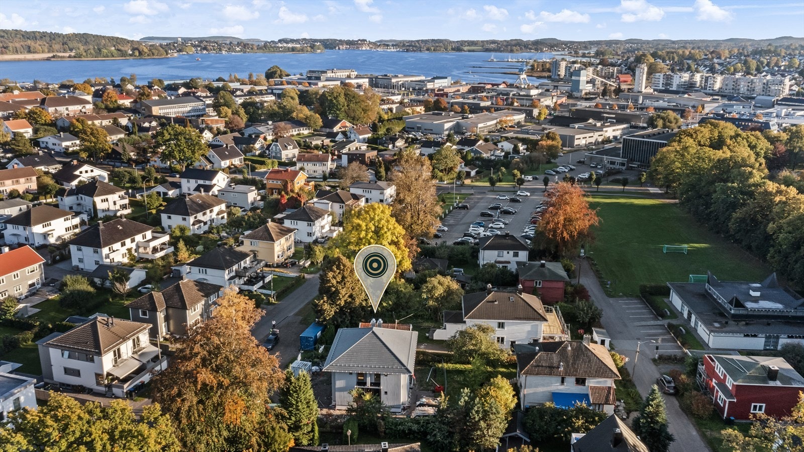 Ellers er Tønsberg en populær by som har sitt absolutte høydepunkt sommerstid, med stor turisme og et yrende folkeliv. Langs bryggene i Tønsberg kan du nyte av båtlivets gleder, eller et stort utvalg av restauranter, kafeer og barer. Galleribilde