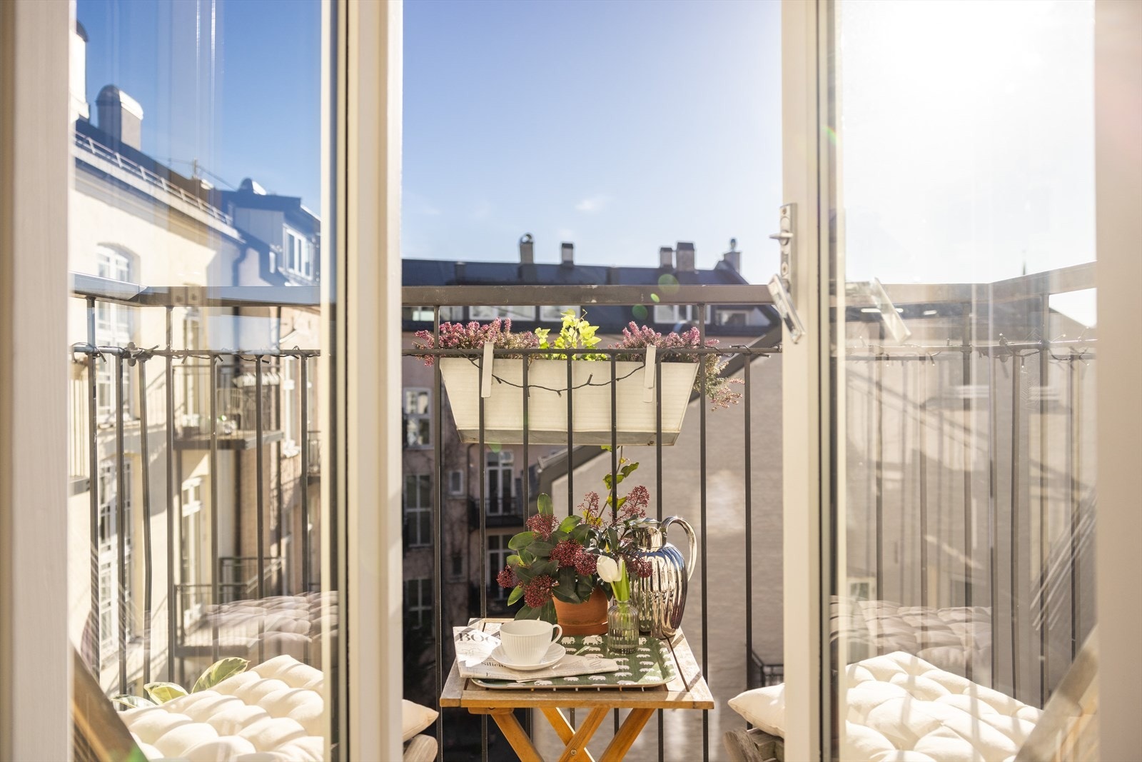 Fra kjøkkenet er det direkte utgang til en herlig, østvendt balkong på 2 kvm. Galleribilde