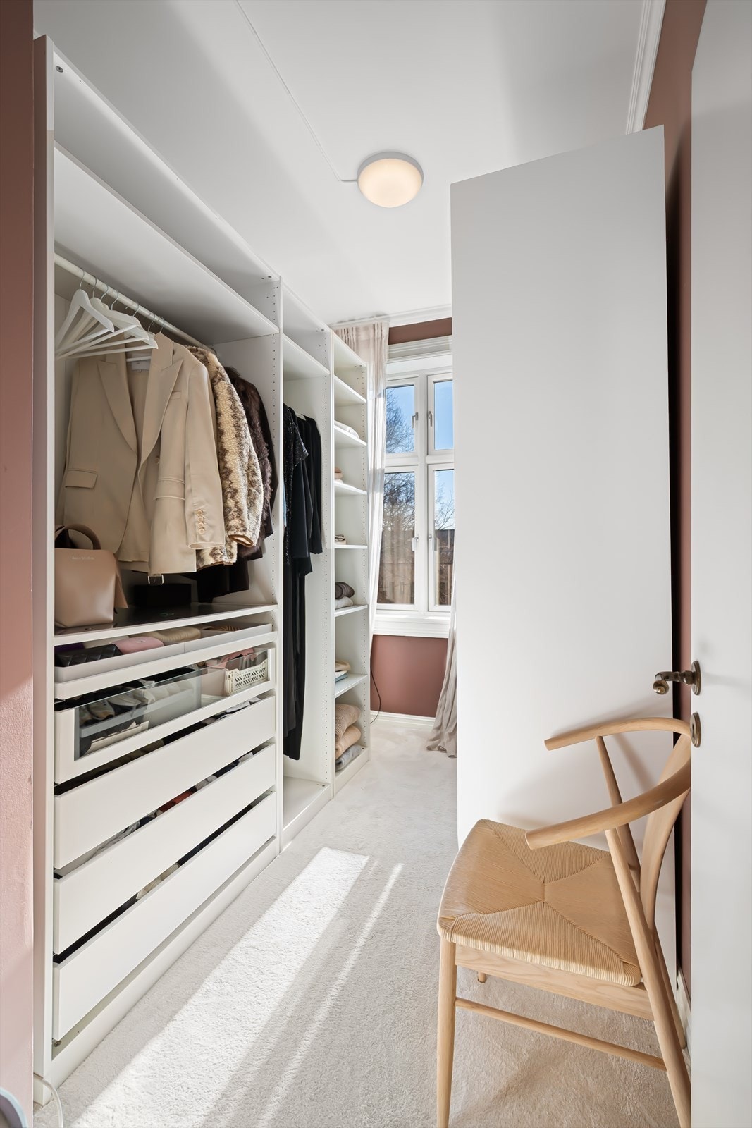 Vegg-til-vegg teppe fra 2022. Galleribilde