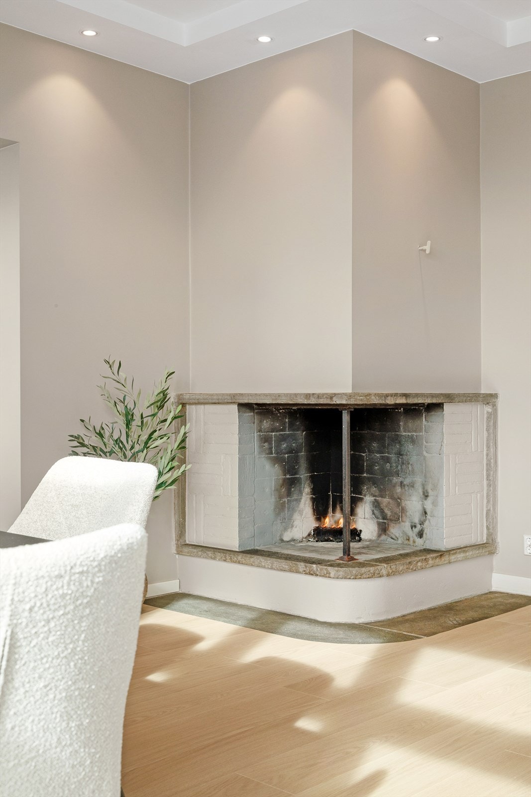 Hyggelig peis som gir en lun atmosfære. Galleribilde