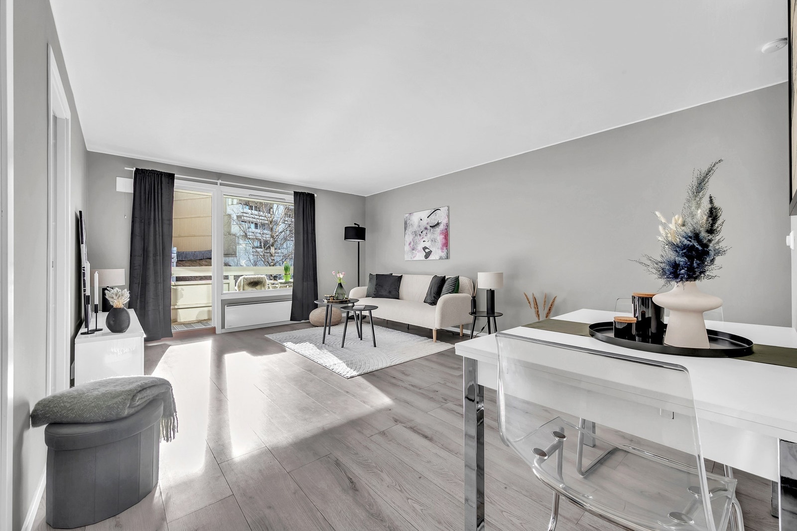 Leiligheten fremstår moderne og ble blant annet malt i 2025. Galleribilde
