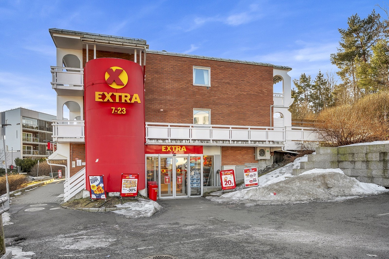 Kun 3 minutters gange til nærbutikken Coop Extra Skullerud. Galleribilde
