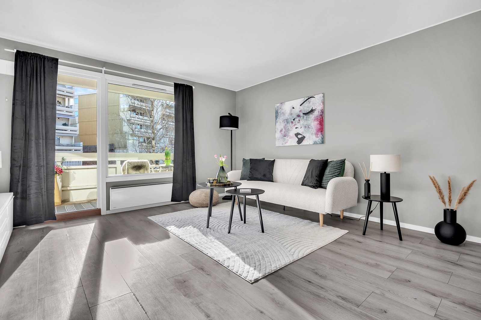 Fra stuen er det utgang til østvendt balkong. Galleribilde
