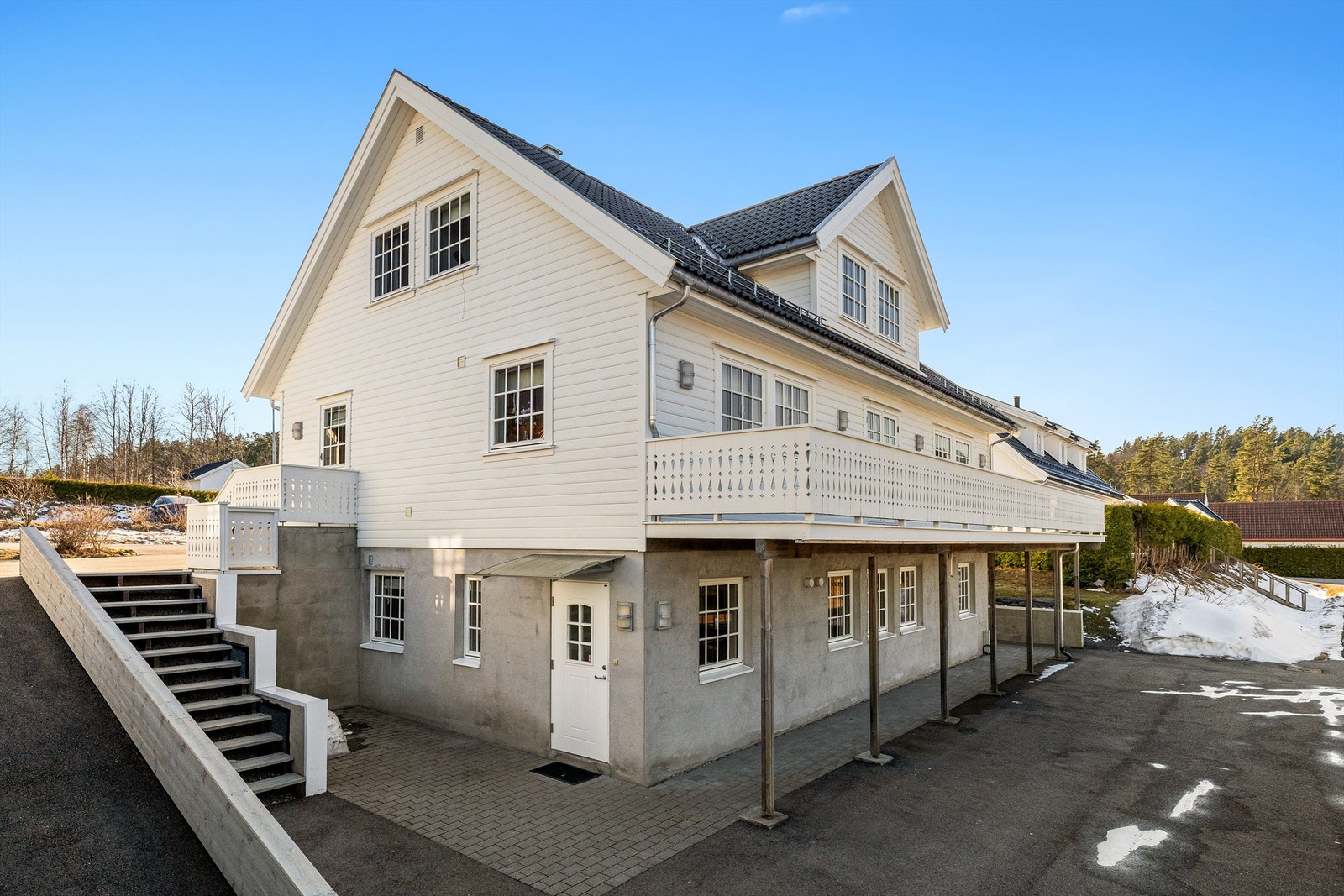 Inngang til hybelen i sokkeletg. Galleribilde