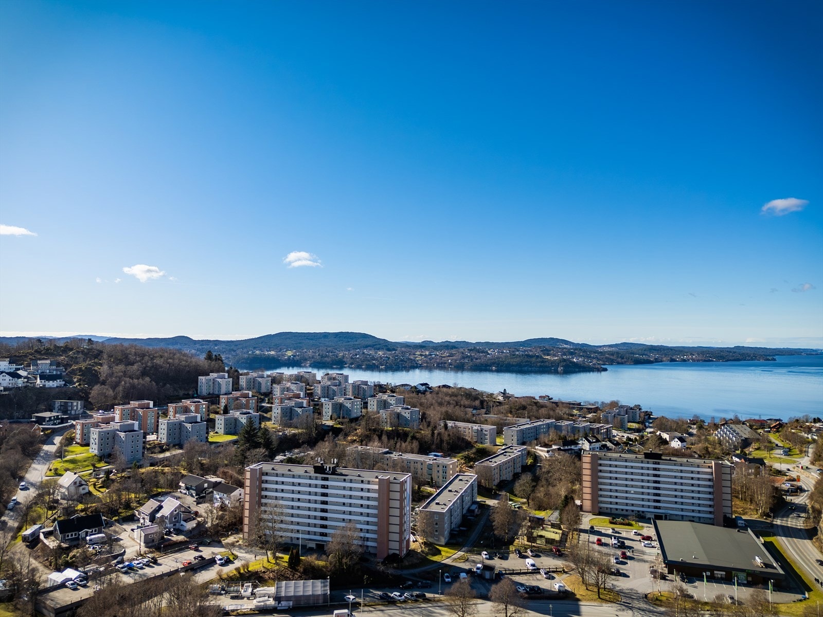 - En flott plassering sentralt i Åsane, en bydel som kombinerer det beste fra både naturen og bylivet - Galleribilde
