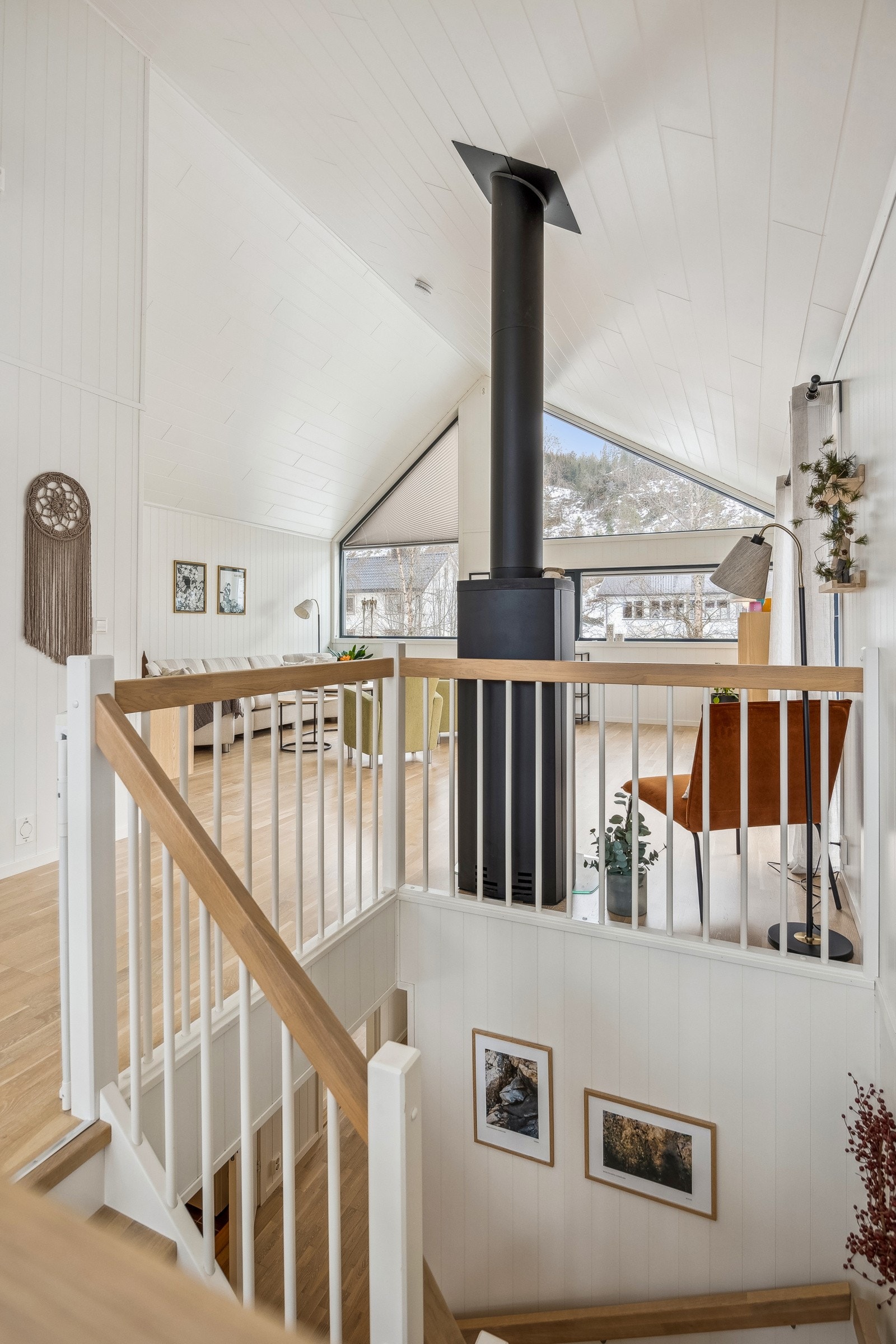 Trapp fra 1. etasje til 2. etasje. Galleribilde