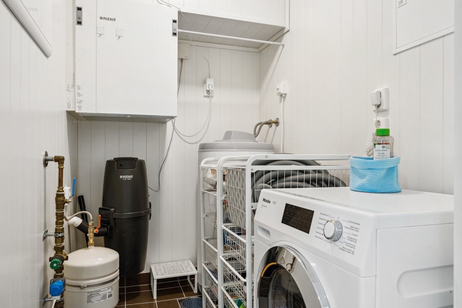 Praktisk vaskerom/rom for oppbevaring. Galleribilde