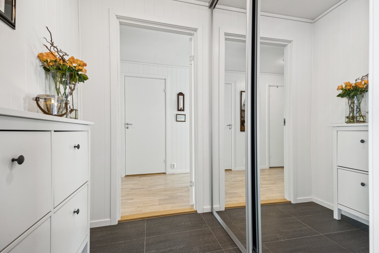 Gulvvarme i entré og gang/stue. Galleribilde