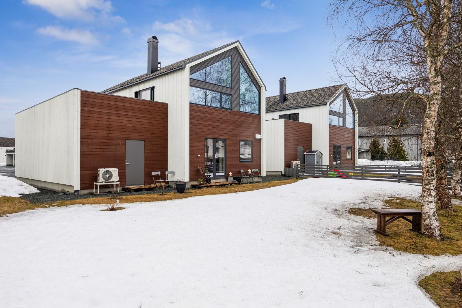 Utenfor er det rikelig med plass til lek og moro. Galleribilde