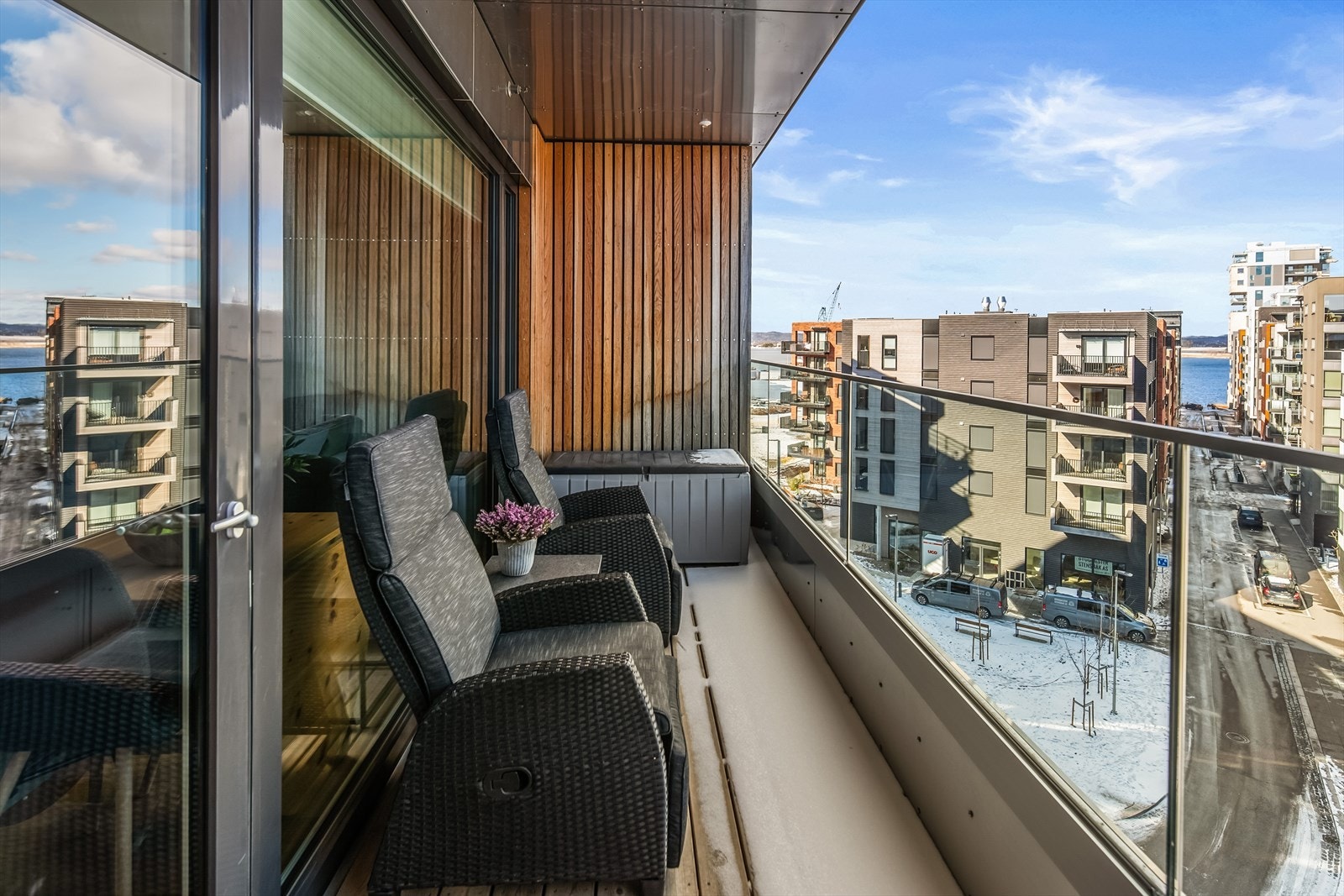 Balkong med utsikt til havet! Galleribilde