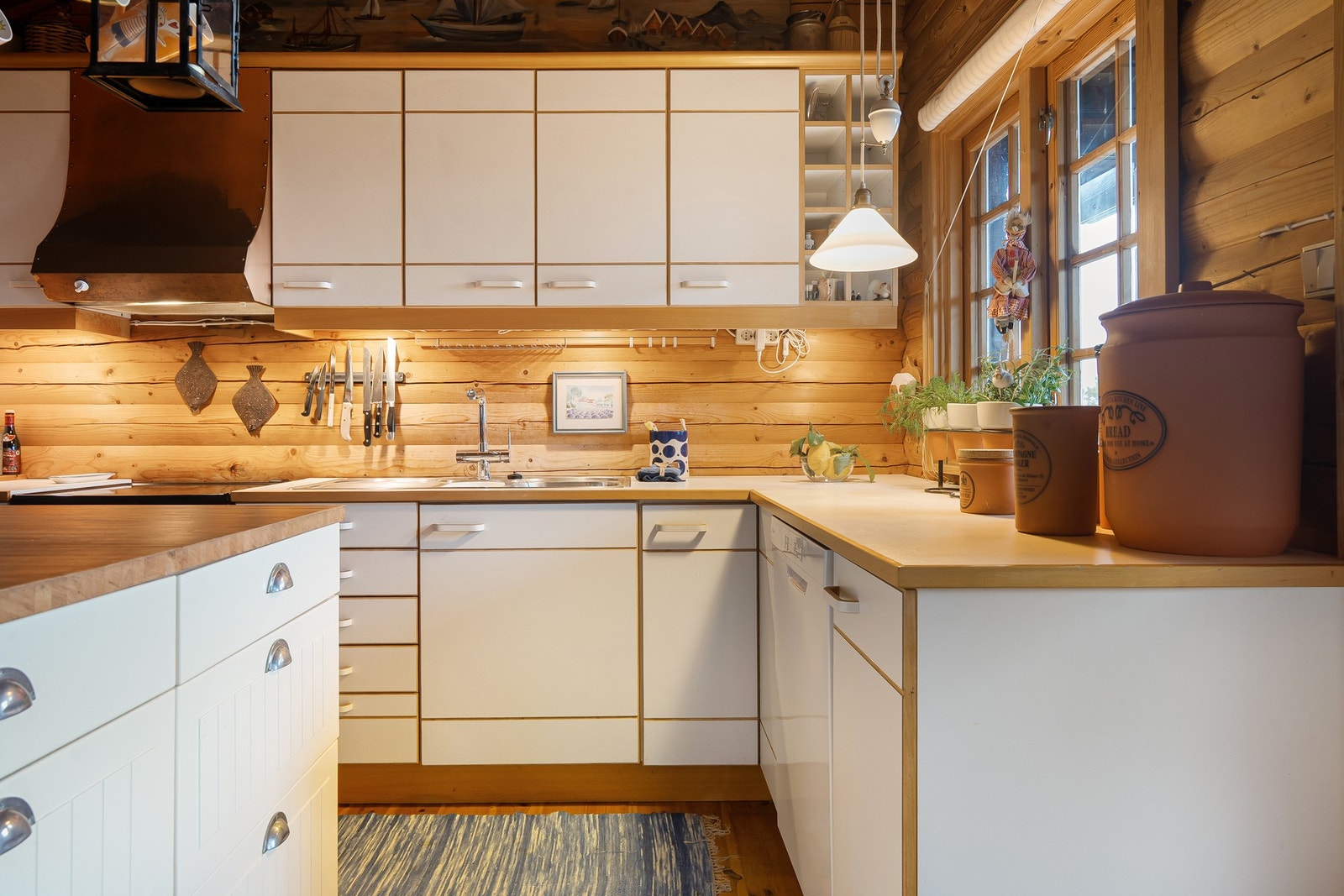 Godt med skap- og benkeplass Galleribilde