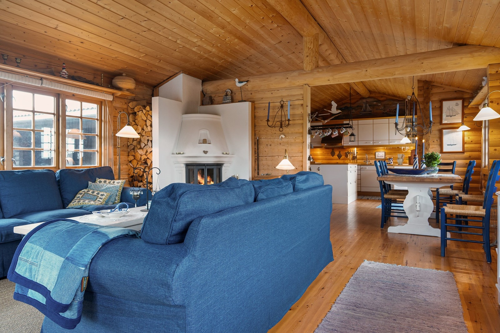 Stuen har en åpen og sosial løsning mot stuen Galleribilde