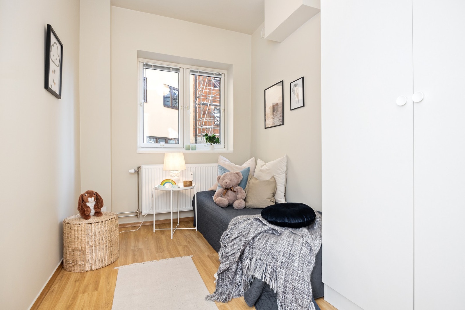 Soverom 3 vender også mot bakgården og passer godt som gjesterom, kontor eller barnerom. Galleribilde