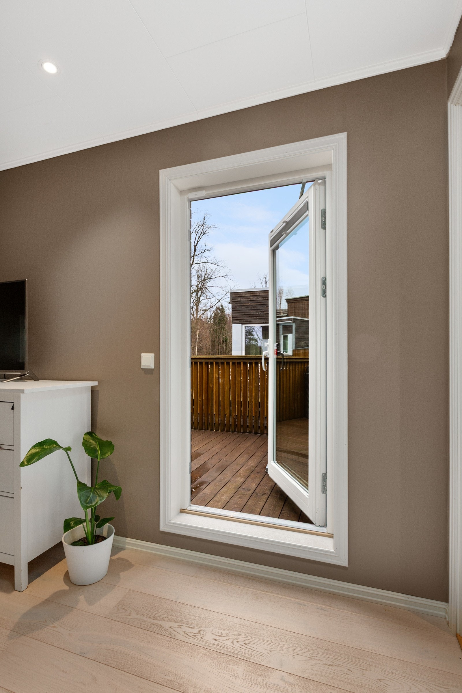 Det er egen terrasse i tilknytning til hovedsoverommet. Galleribilde