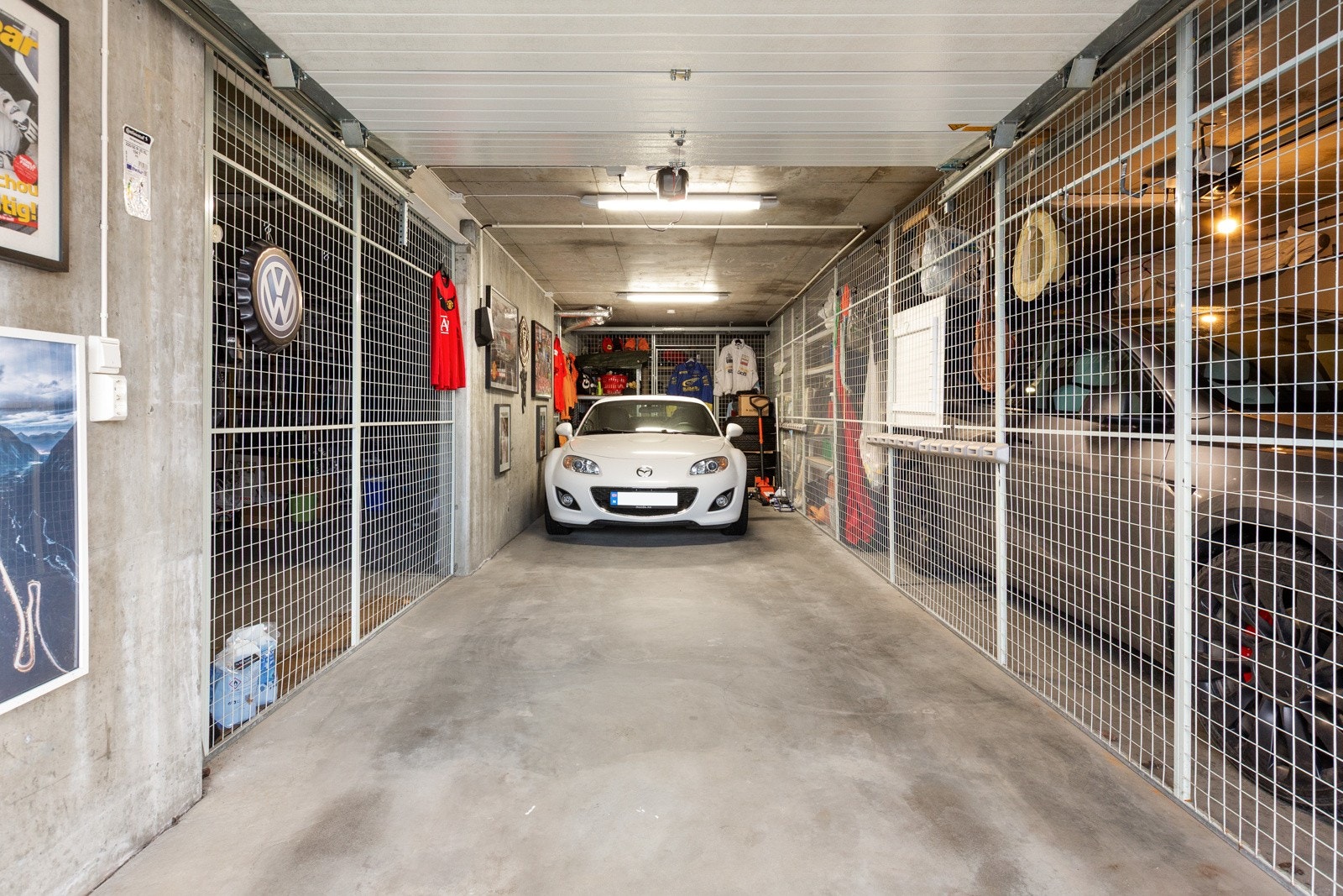 Garasjen inkl. bod er på ca. 31 m². Det er elbillader i garasjen. Galleribilde