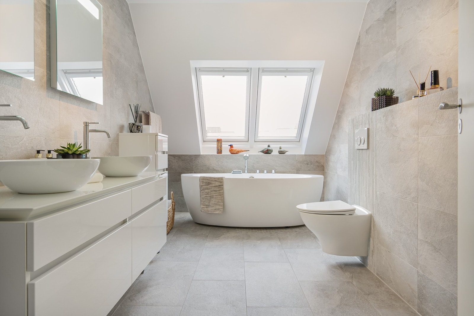 Hovedbadet er modernisert de senere år og fremstår lyst og delikat. Galleribilde