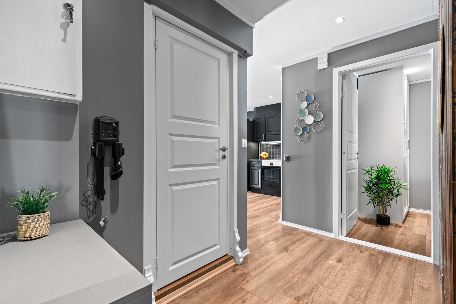 Gangen er et naturlig knutepunkt til boligens øvrige rom. Galleribilde