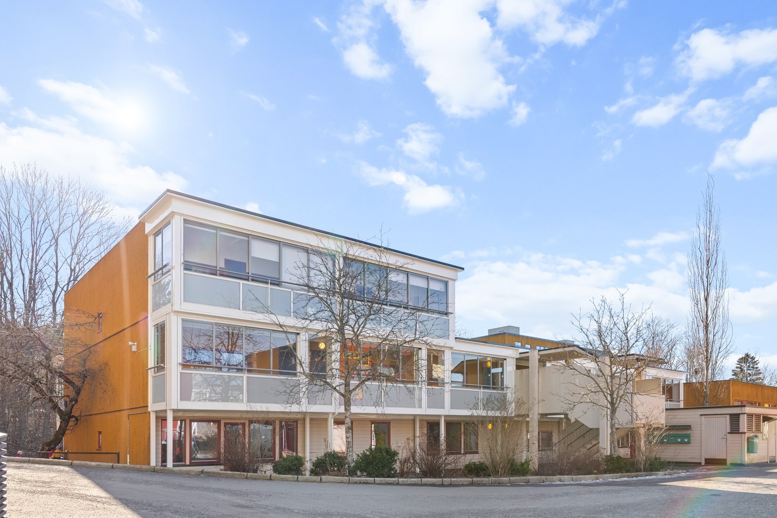 Leiligheten ligger i byggets 2. etasje. Galleribilde