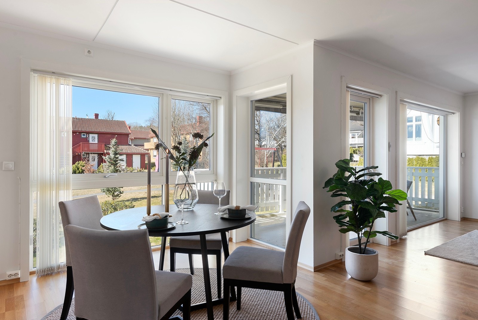 Velkommen til bords og et hyggelig måltid Galleribilde