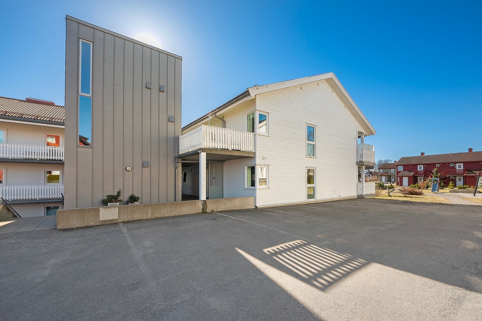 Med beliggenhet i 1.etasje har du enkel adkomst fra bakkeplan, og det er heis fra parkeringskjelleren Galleribilde