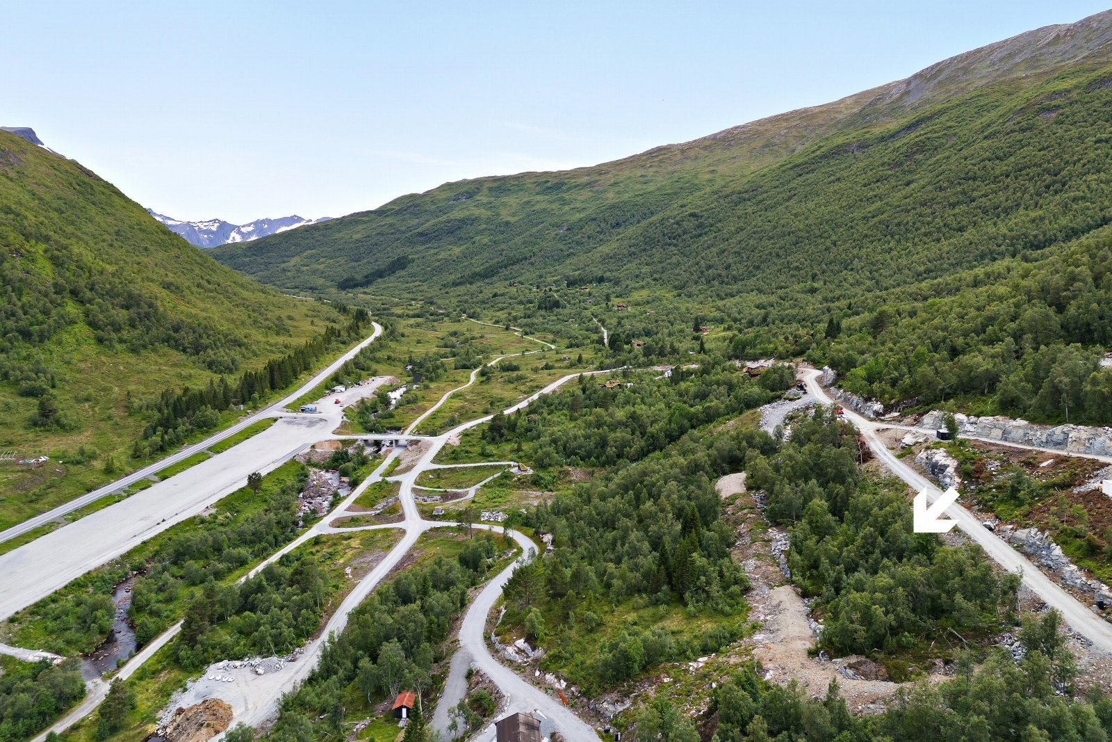 Det er lagt frem tekniskt anlegg til tomtegrensen. Galleribilde