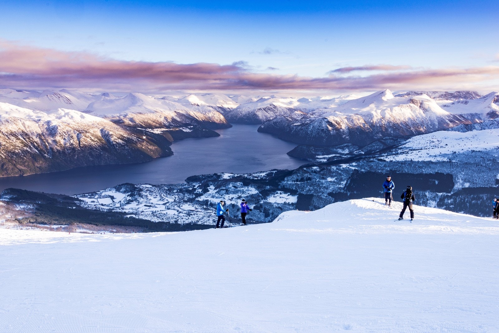 Utsikten fra Roaldshorn mot Storfjorden er ikonisk. Galleribilde
