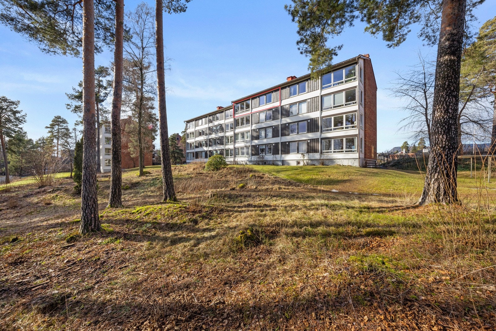 Leiligheten har fantastiske lys- og solforhold og ligger i rolige, barnevennlige omgivelser Galleribilde