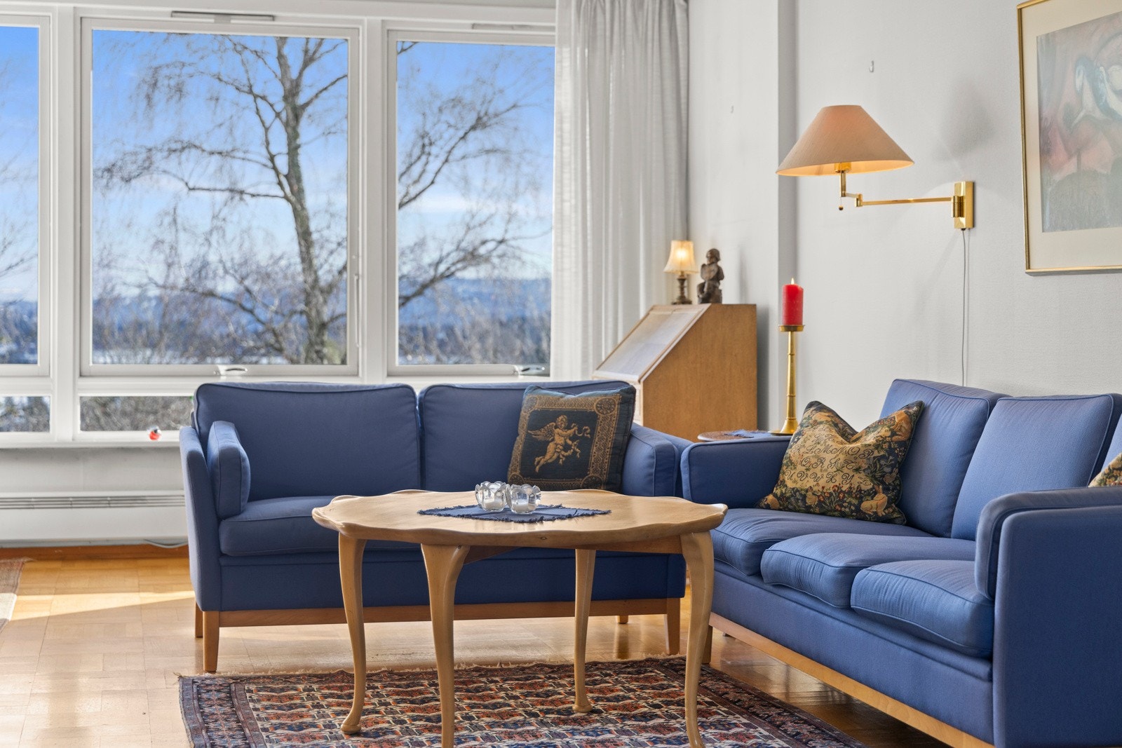 Velkommen til Fjordveien 75B, presentert av eiendomsmegler Edvard Chapsang ved EIE Eiendomsmegling avdeling Sandvika Galleribilde