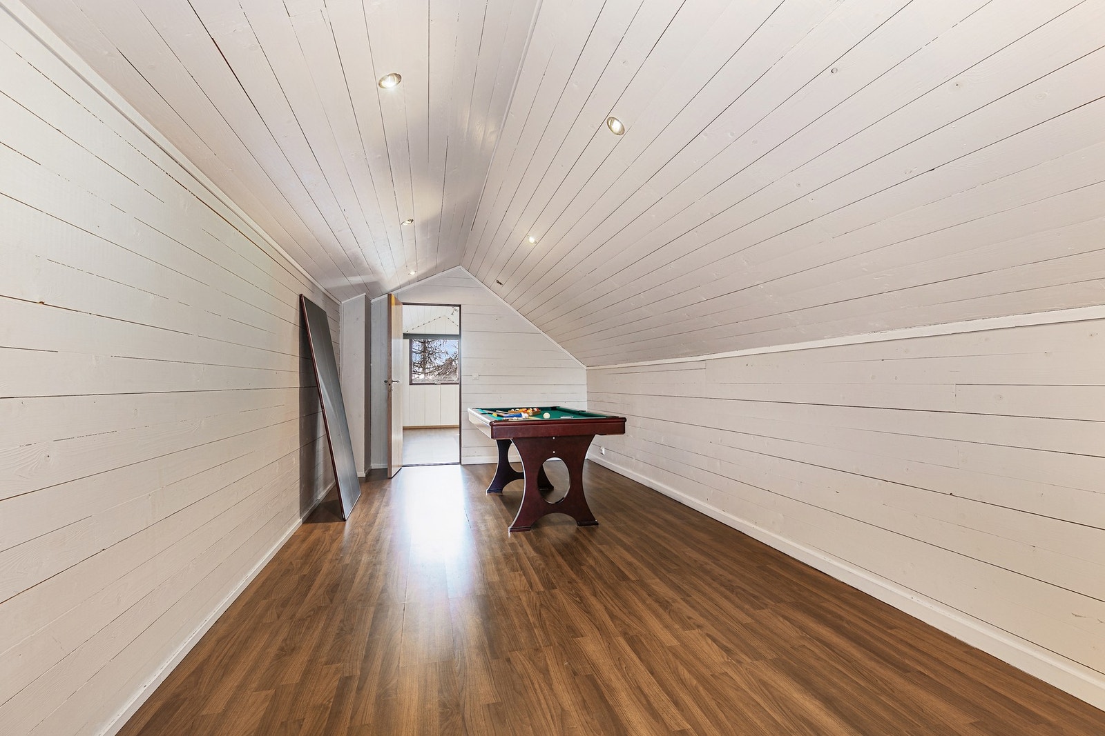 Loftstue (ikke bruksendret til hoveddel, se salgsoppgave). Galleribilde