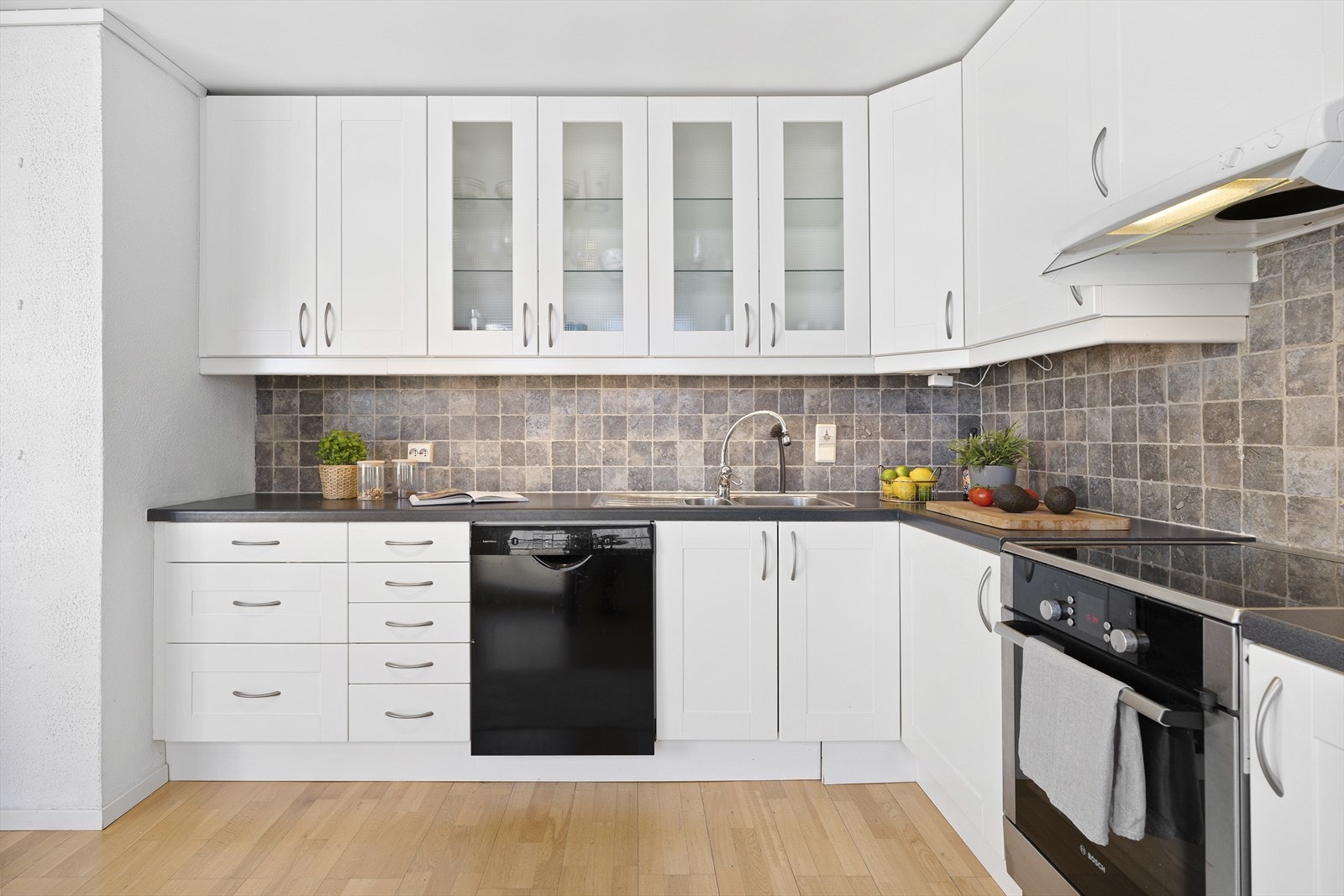 - Hvitevarene vil medfølge handelen - Galleribilde