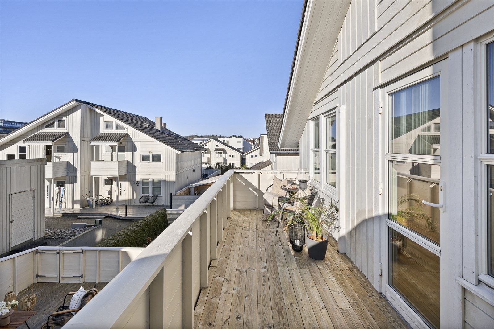 - Her kan man nyte solen fra tidlig morgen til sent på kveld - Galleribilde