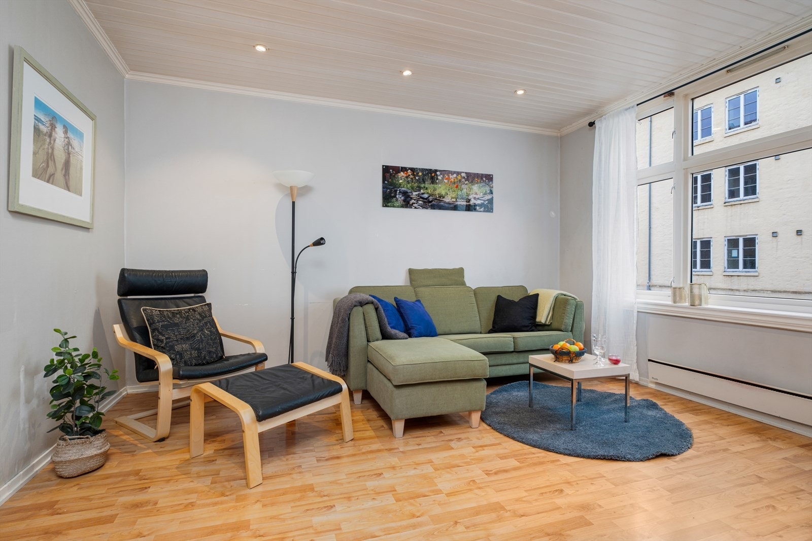 Velkommen til Båhus gate 14E - En sentral 3-roms leilighet over 2 plan, hvor leiligheten er i praksis er innredet som 2 leiligheter på henholdsvis 54m² og 39m² Galleribilde