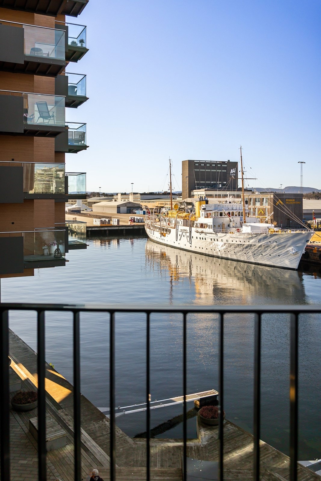 Her ligger alt til rette for å nyte fine dager og en nydelig sjøutsikt. Galleribilde