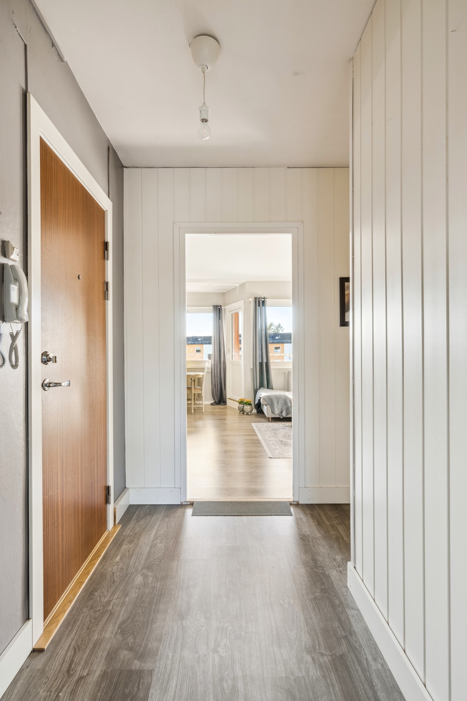 Gang med god plass til oppbevaring Galleribilde