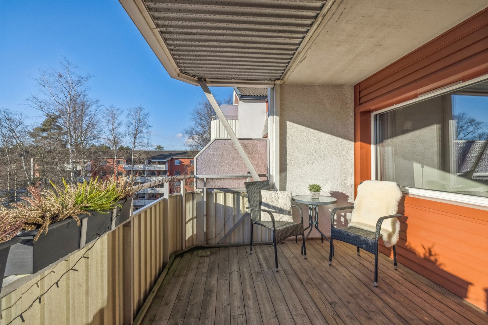 Fra balkongen kan du nyte ettermiddagssolen Galleribilde