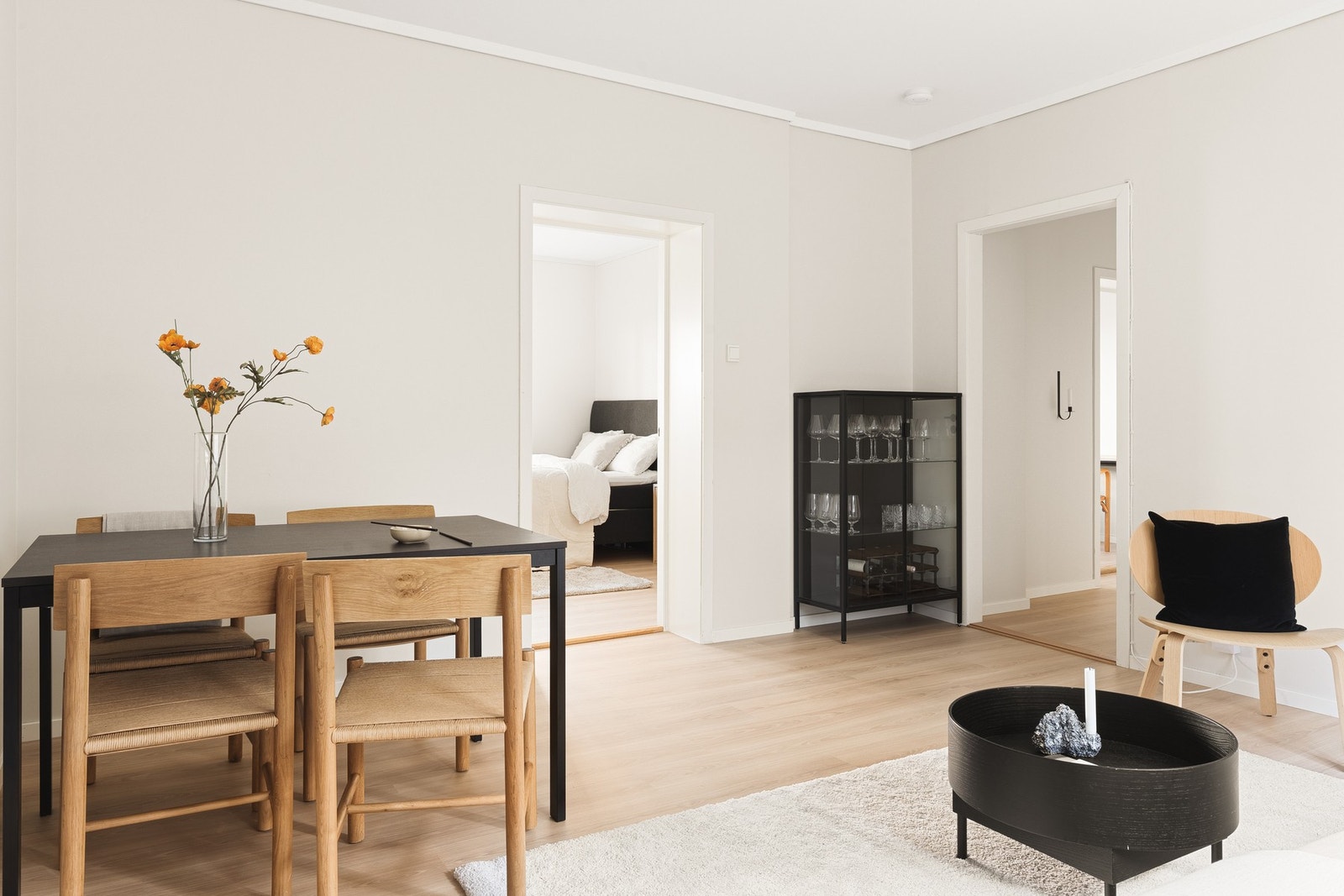 Lys og stilren 3-roms andelsleilighet med god planløsning og store, luftige rom. Galleribilde