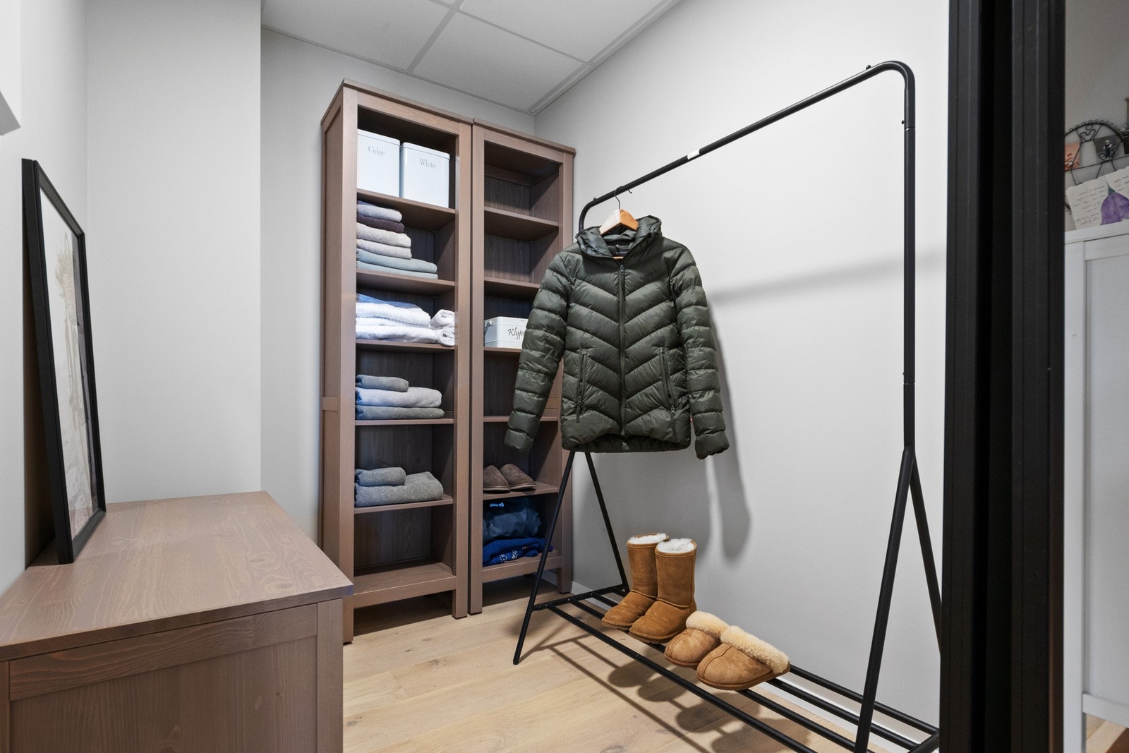 Innvendig bod med adkomst fra entréen. Galleribilde