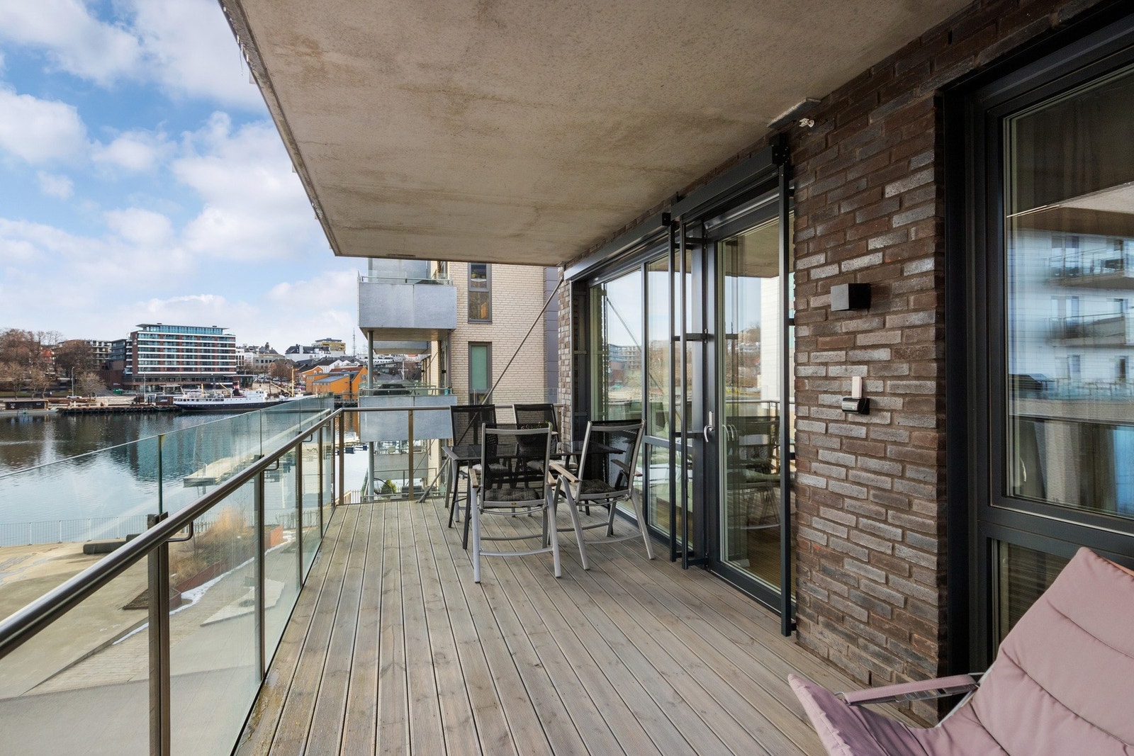 God plass og flere møbleringsmuligheter. Galleribilde